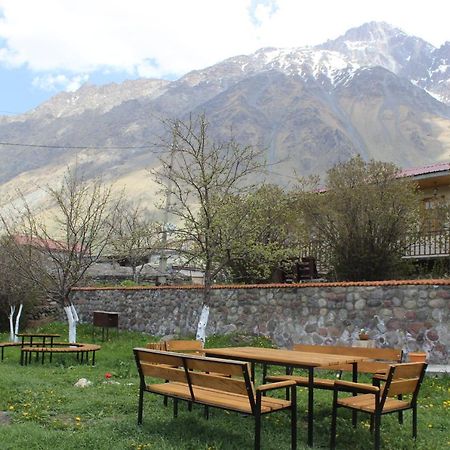 Golden Star Kazbegi Hotel Exterior foto