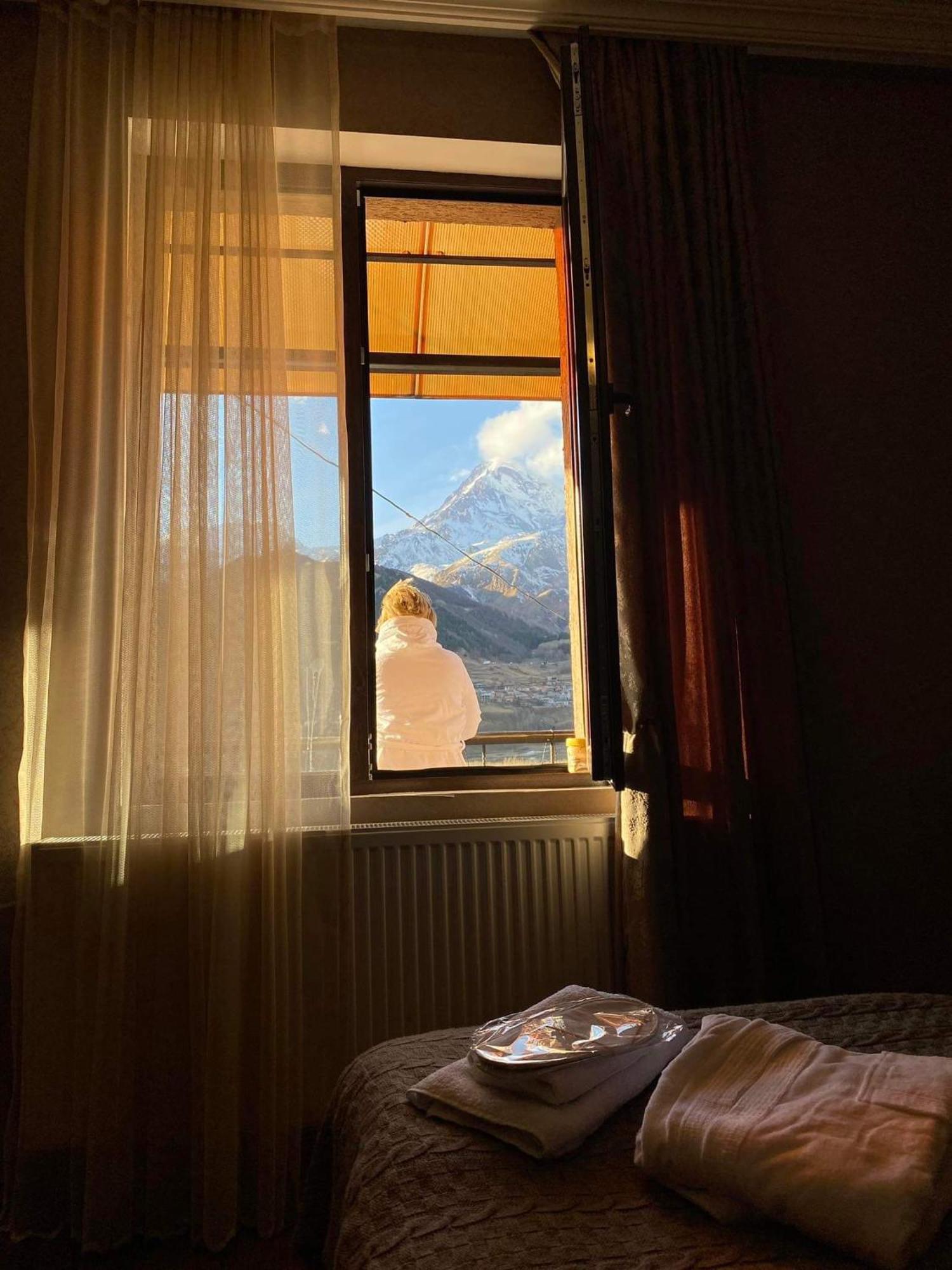 Golden Star Kazbegi Hotel Quarto foto
