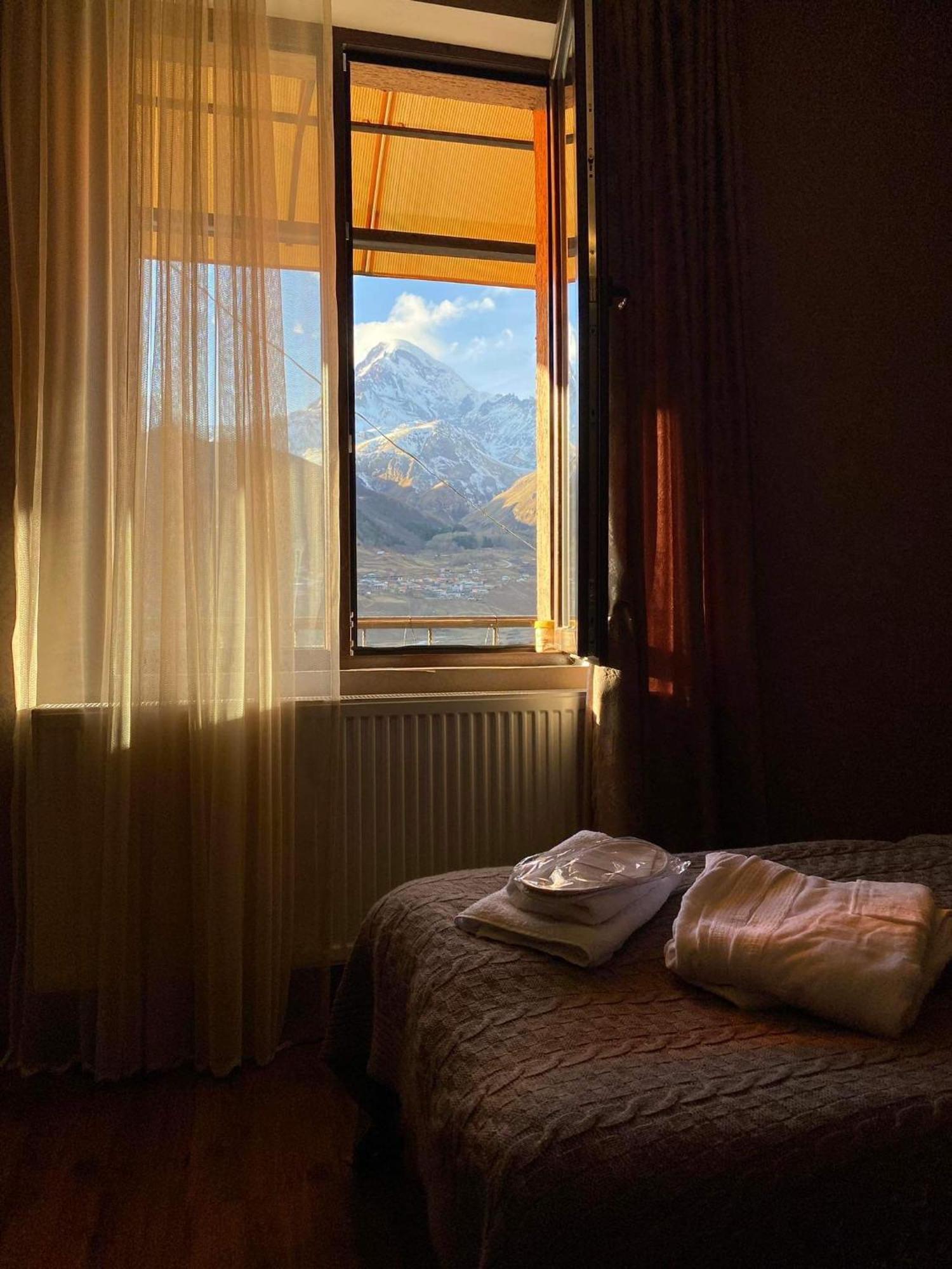 Golden Star Kazbegi Hotel Quarto foto