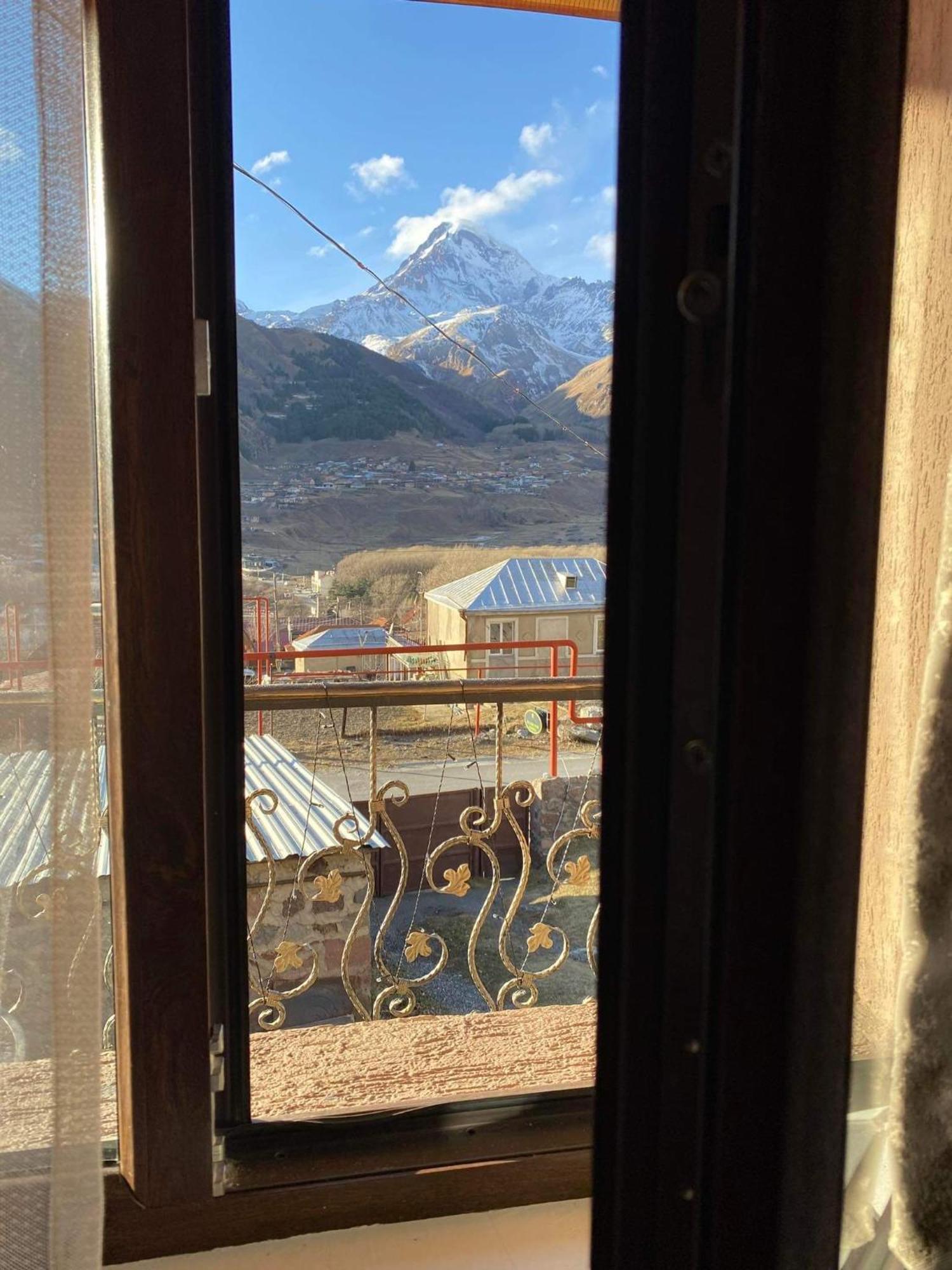 Golden Star Kazbegi Hotel Quarto foto